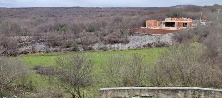 Land for sale 3058 m² – Garica