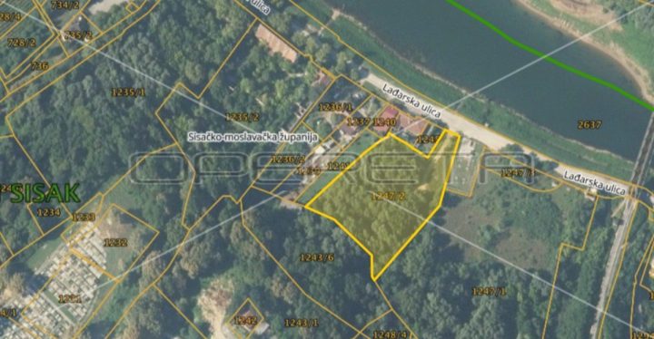 Terreno in vendita 6000 m² – Sisak