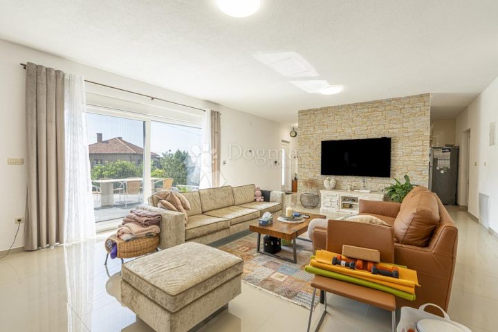 Hiša na predaj 240 m² – Zamet