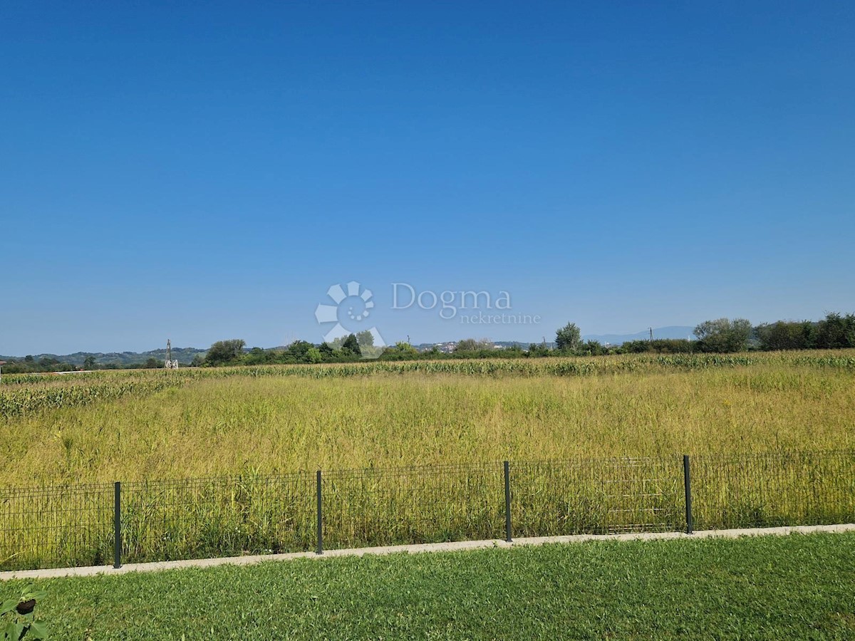 Land For sale OROSLAVJE