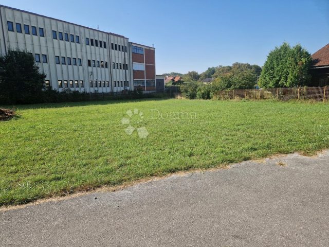 Zemljište na prodaju 2196 m² – Oroslavje
