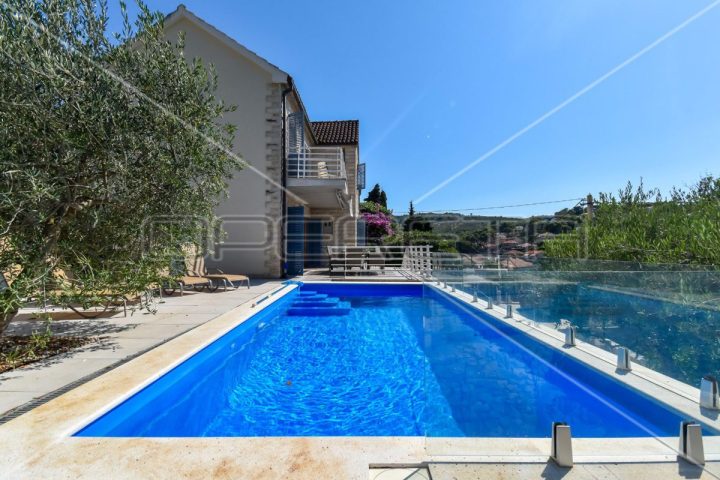 Dom na predaj 205 m² – Supetar