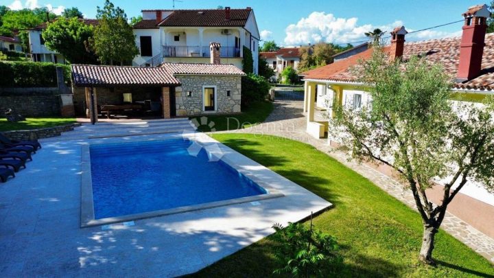 Kuća na prodaju 400 m² – Pićan