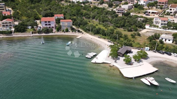 Land for sale 2401 m² – Maslenica