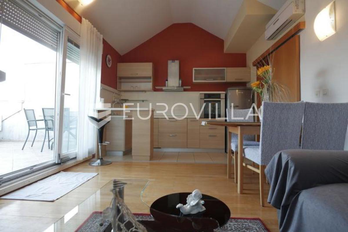 Appartement À louer - SPLITSKO-DALMATINSKA SPLIT