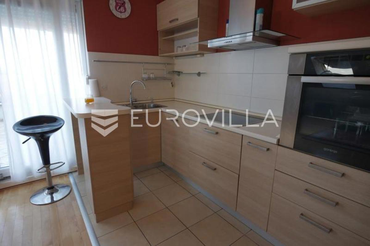 Appartement À louer - SPLITSKO-DALMATINSKA SPLIT