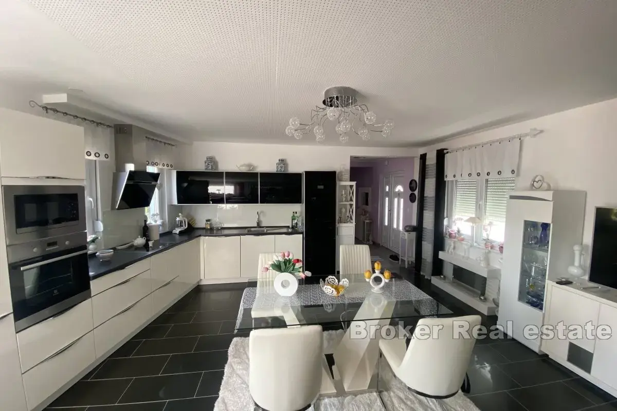 Maison À vendre - SPLITSKO-DALMATINSKA SPLIT