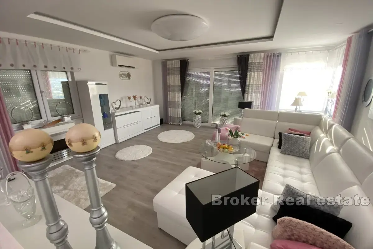 Maison À vendre - SPLITSKO-DALMATINSKA SPLIT