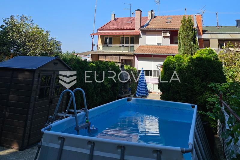 House For sale - OSJEČKO-BARANJSKA OSIJEK