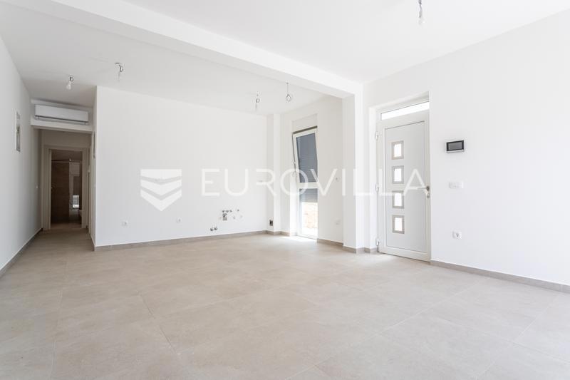 Apartma Na predaj - LIČKO-SENJSKA NOVALJA