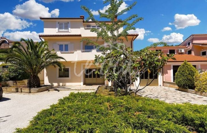 Casa in vendita 420 m² – Pula