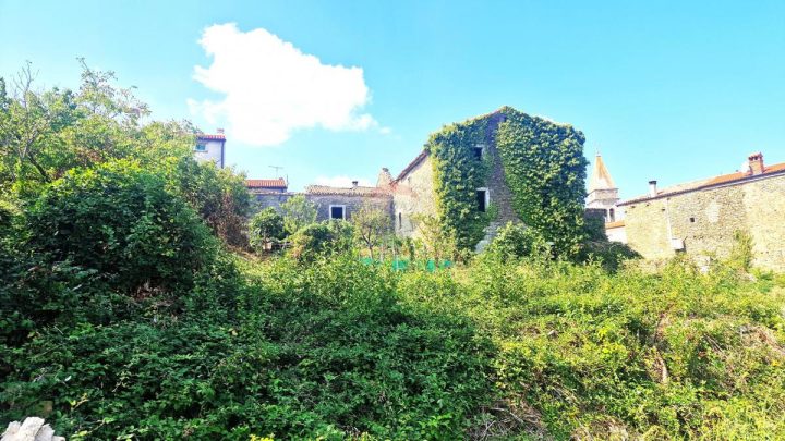 Dom na sprzedaż 640 m² – Momjan
