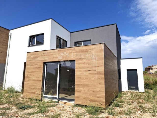 Maison à vendre – Kaštelir