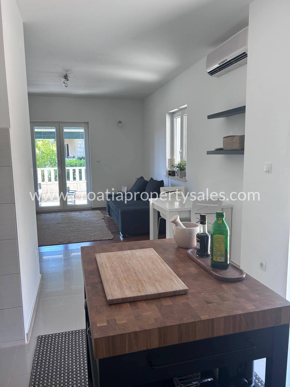 Flat For sale - SPLITSKO-DALMATINSKA BRAČ