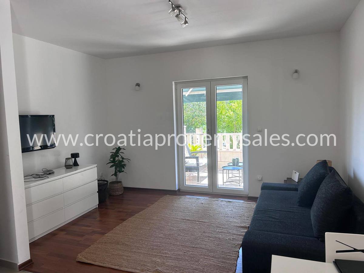 Flat For sale - SPLITSKO-DALMATINSKA BRAČ