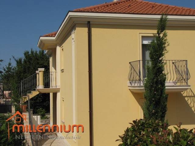 House for sale 230 m² – Njivice