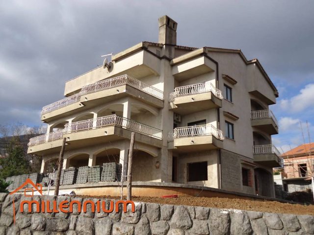 House for sale 650 m² – Pobri