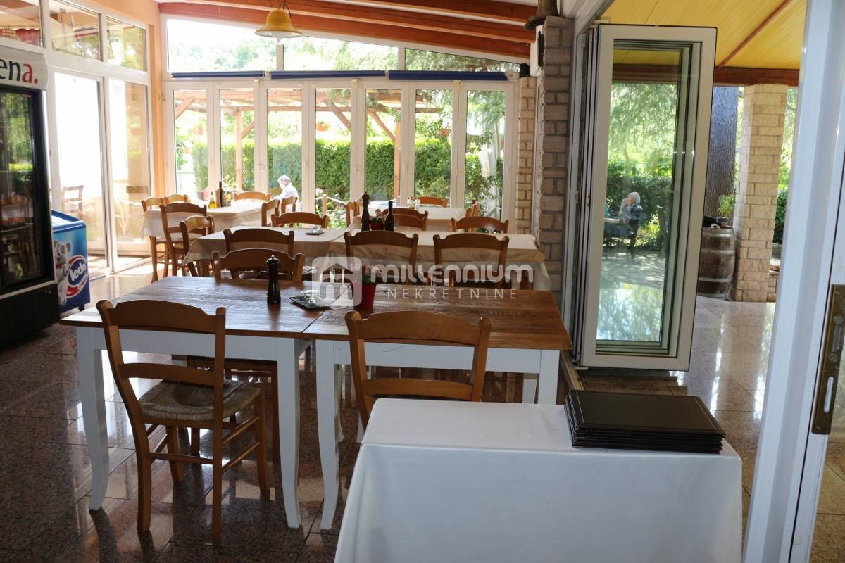 Business premises For sale - ISTARSKA UMAG