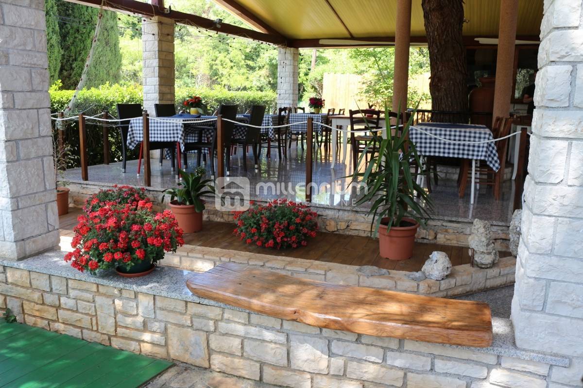 Business premises For sale - ISTARSKA UMAG