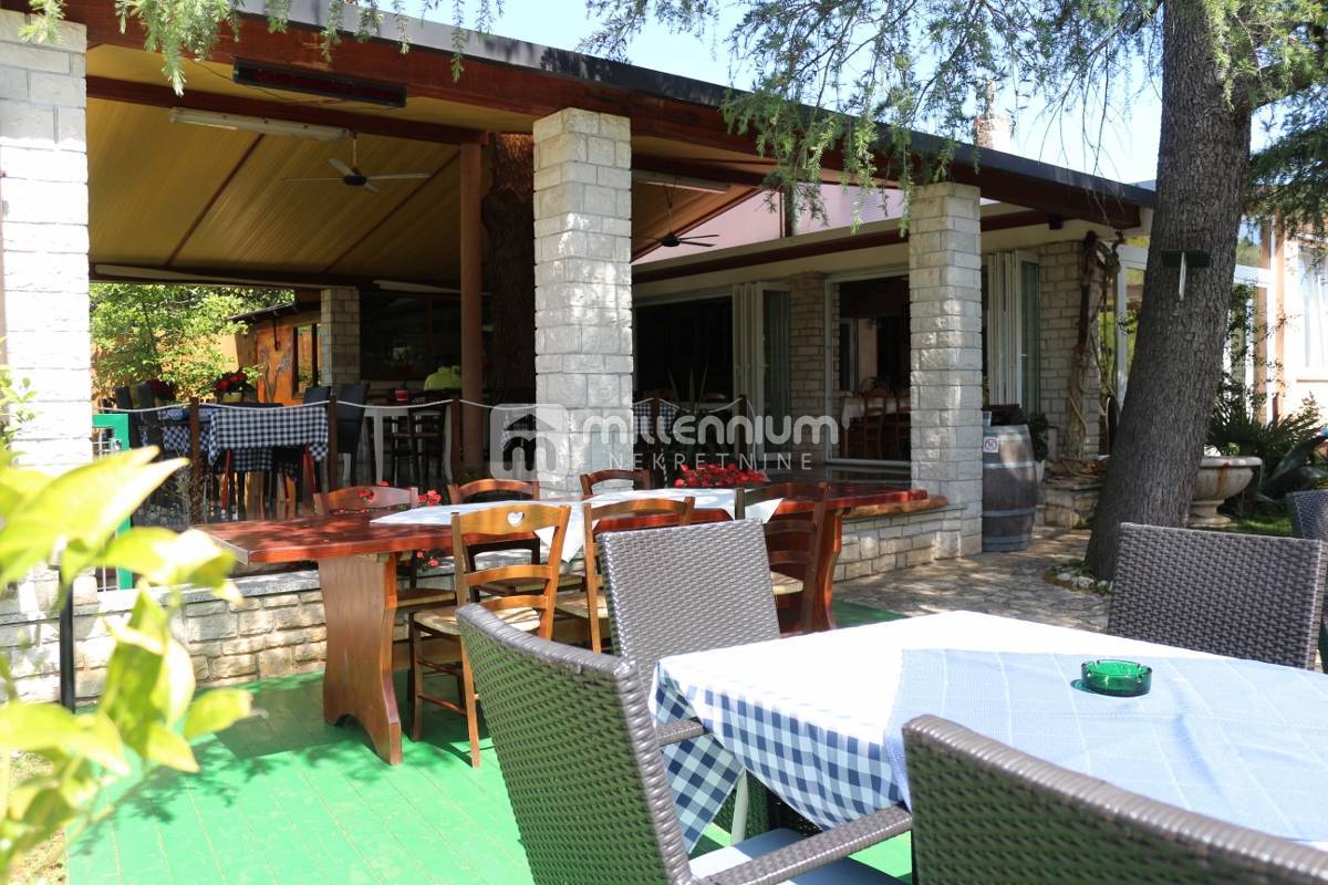 Business premises For sale - ISTARSKA UMAG