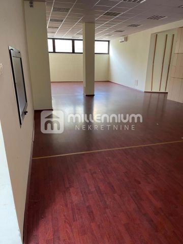 Locaux commerciaux à vendre 342 m² – Podmurvice