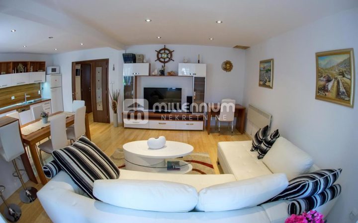 House for sale 265 m² – Karlobag