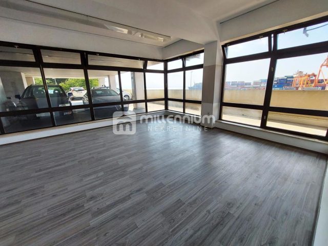 Poslovni prostori na predaj 93 m² – Pećine