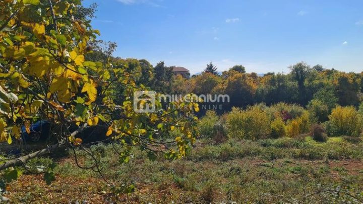 Działka na sprzedaż 2100 m² – Kras