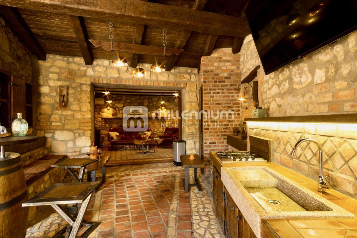 Hiša Na predaj - PRIMORSKO-GORANSKA VINODOLSKA OPĆINA