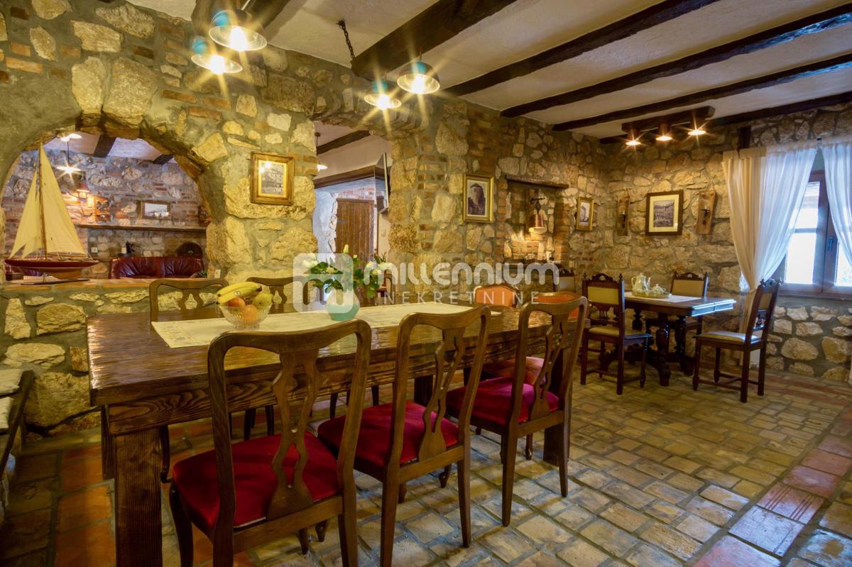 Hiša Na predaj - PRIMORSKO-GORANSKA VINODOLSKA OPĆINA
