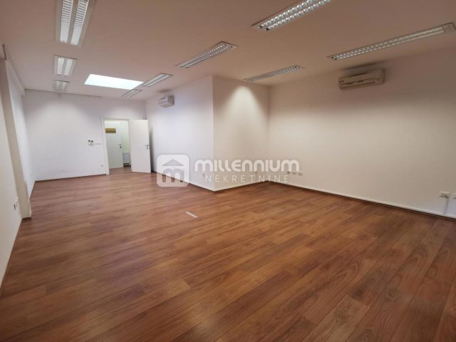 Locaux commerciaux à louer 102 m² – Mlaka