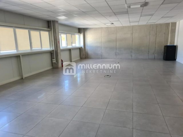 Locaux commerciaux à louer 320 m² – Matulji
