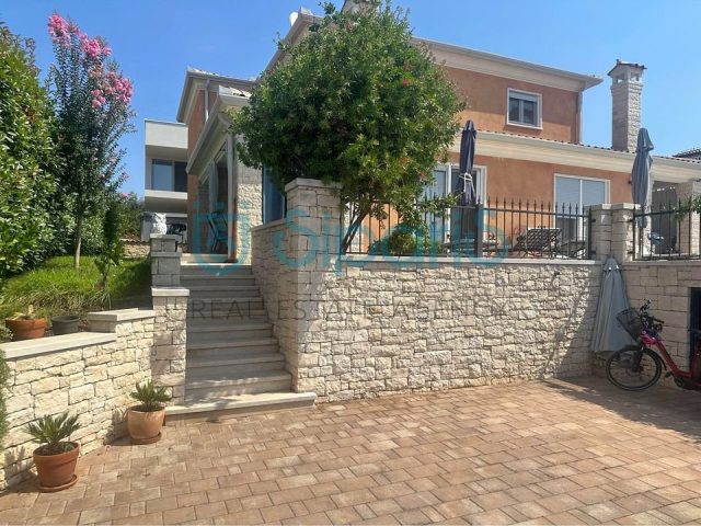 Hiša na predaj 123 m² – Karigador