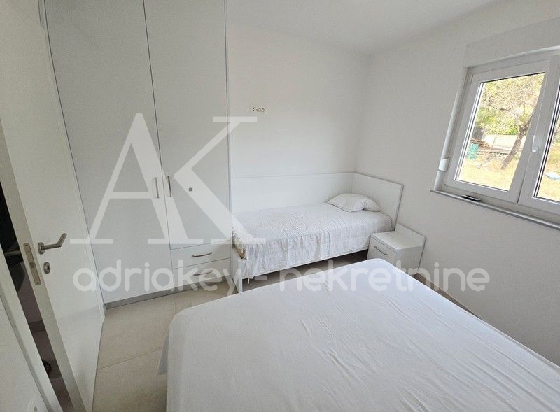 Flat For sale - SPLITSKO-DALMATINSKA BAŠKA VODA