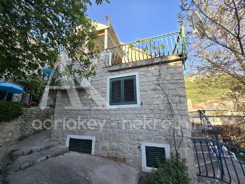 Casa In vendita - SPLITSKO-DALMATINSKA BAŠKA VODA