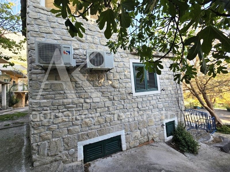 Casa In vendita - SPLITSKO-DALMATINSKA BAŠKA VODA