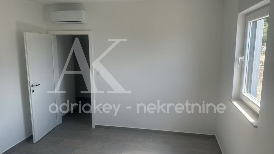 Apartmán Na prodej - SPLITSKO-DALMATINSKA BAŠKA VODA