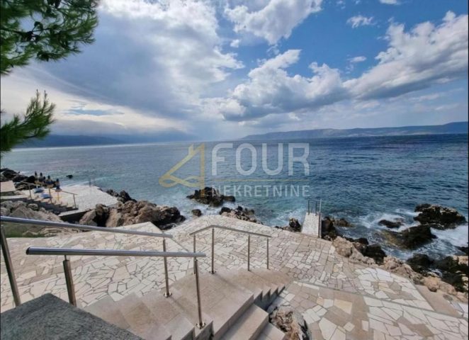 Locaux commerciaux à vendre 600 m² – Novi Vinodolski