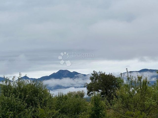 Pozemek na prodej 2402 m² – Smiljan