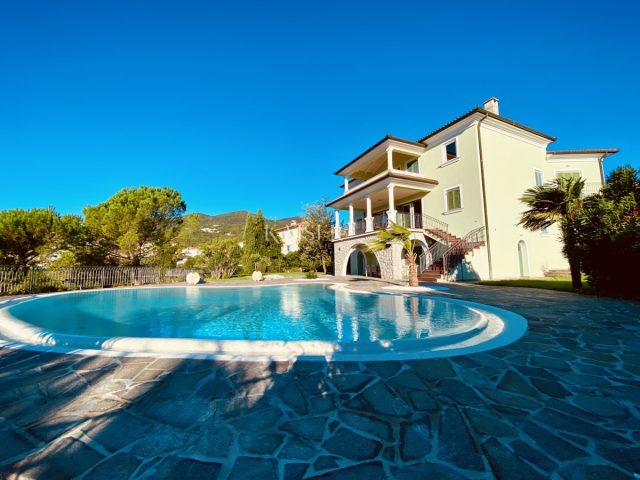 House for sale 530 m² – Pobri