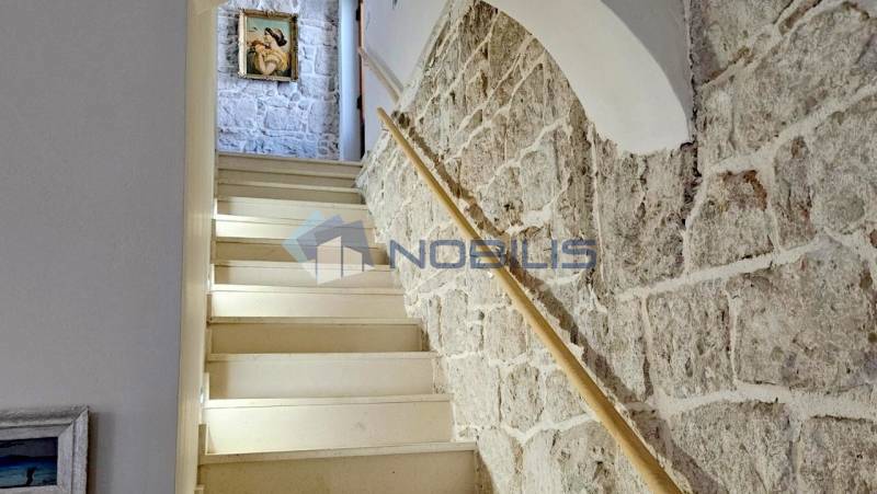 House For sale - SPLITSKO-DALMATINSKA VIS