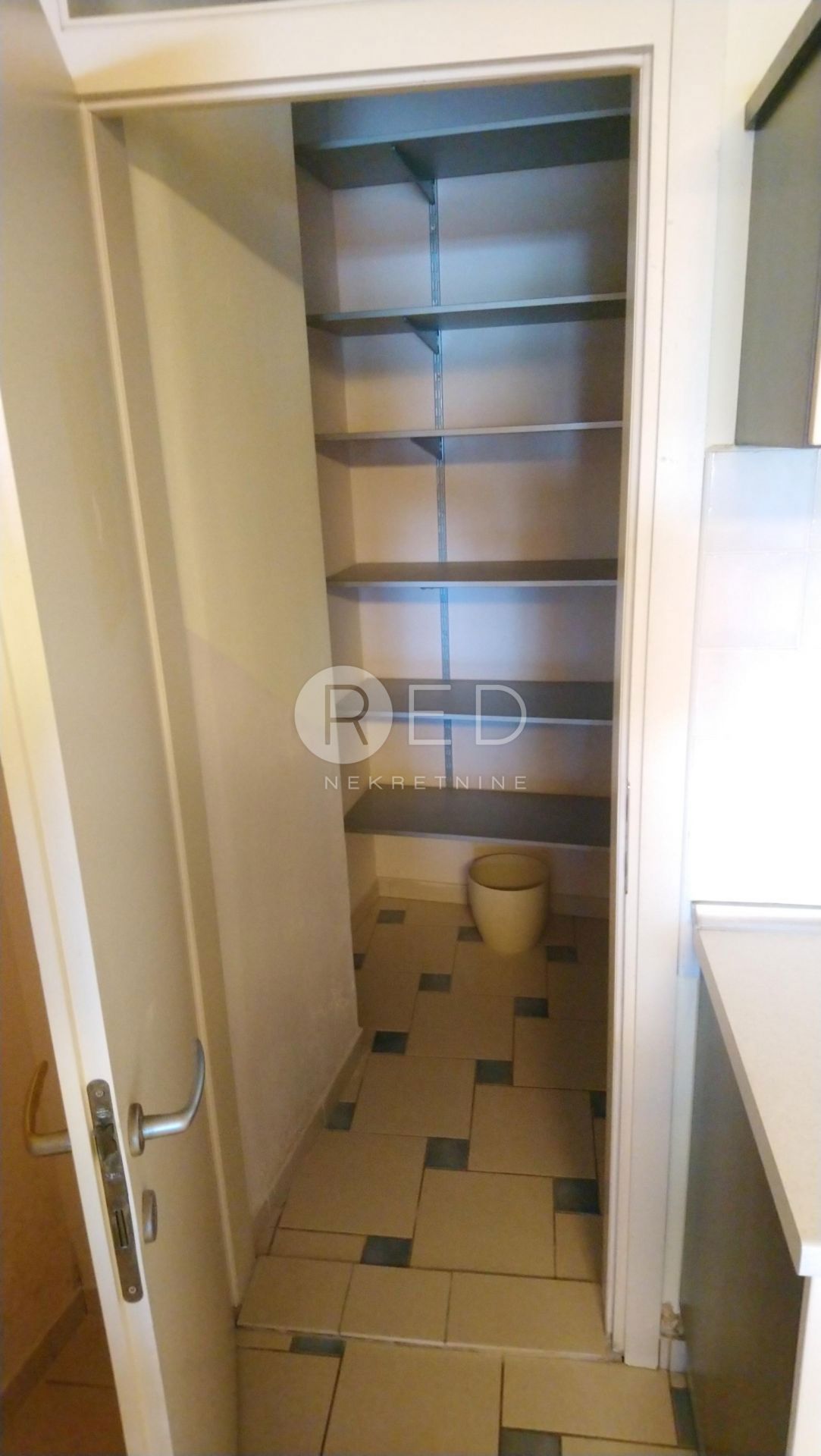 Apartma Za najem - OSJEČKO-BARANJSKA OSIJEK