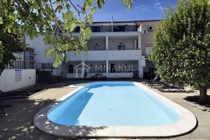 Dom na predaj 750 m² – Jezera