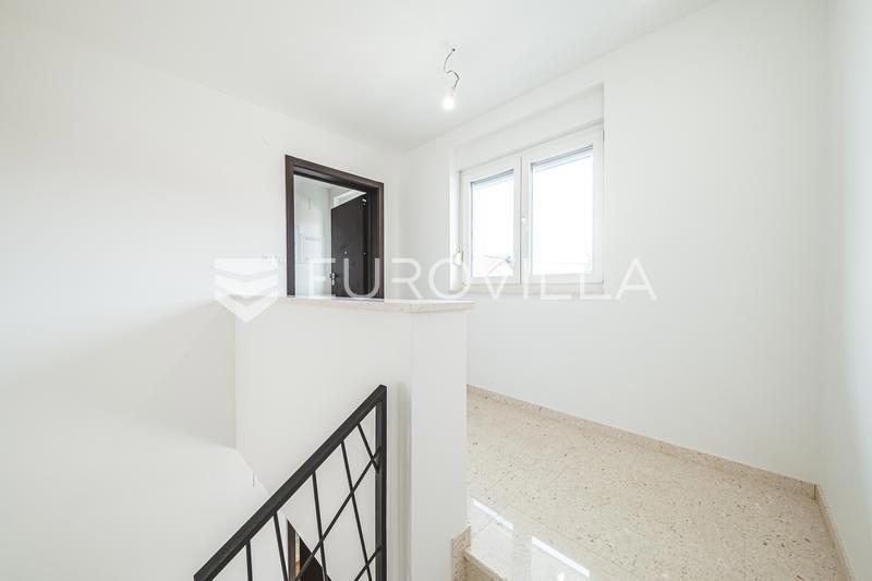 Apartma Na predaj - ZAGREBAČKA SVETA NEDELJA