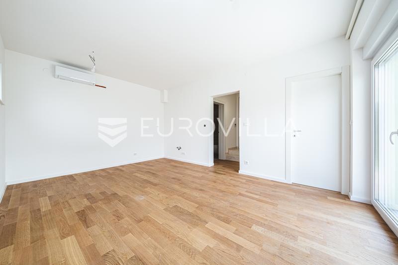 Apartma Na predaj - ZAGREBAČKA SVETA NEDELJA