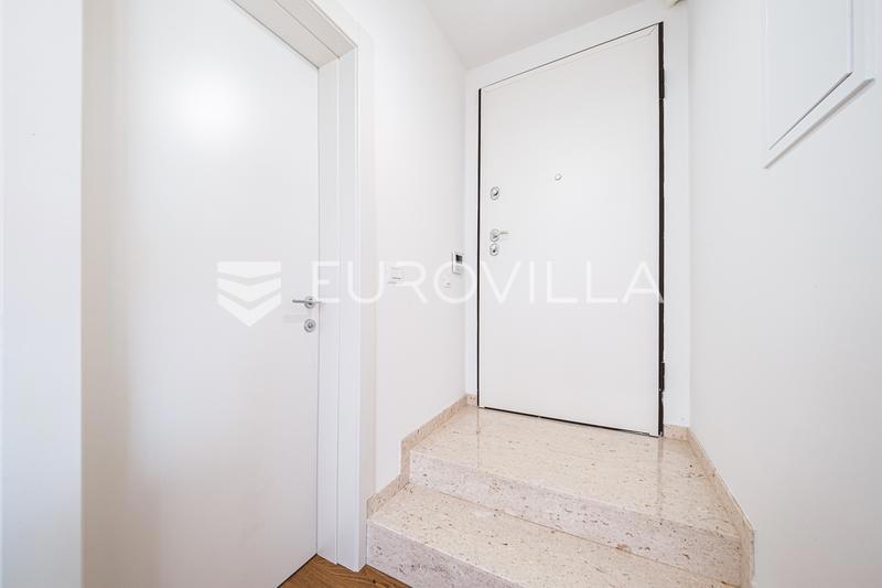 Apartma Na predaj - ZAGREBAČKA SVETA NEDELJA