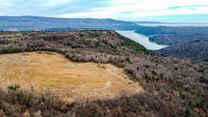 Grundstück zu verkaufen 45000 m² – Pula