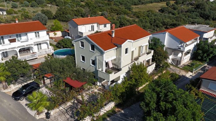 Hiša na predaj 340 m² – Banjol