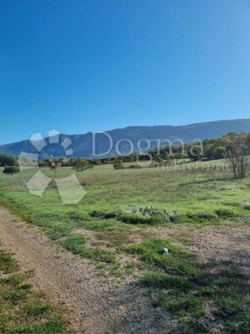 Zemljište na prodaju 915 m² – Kršan
