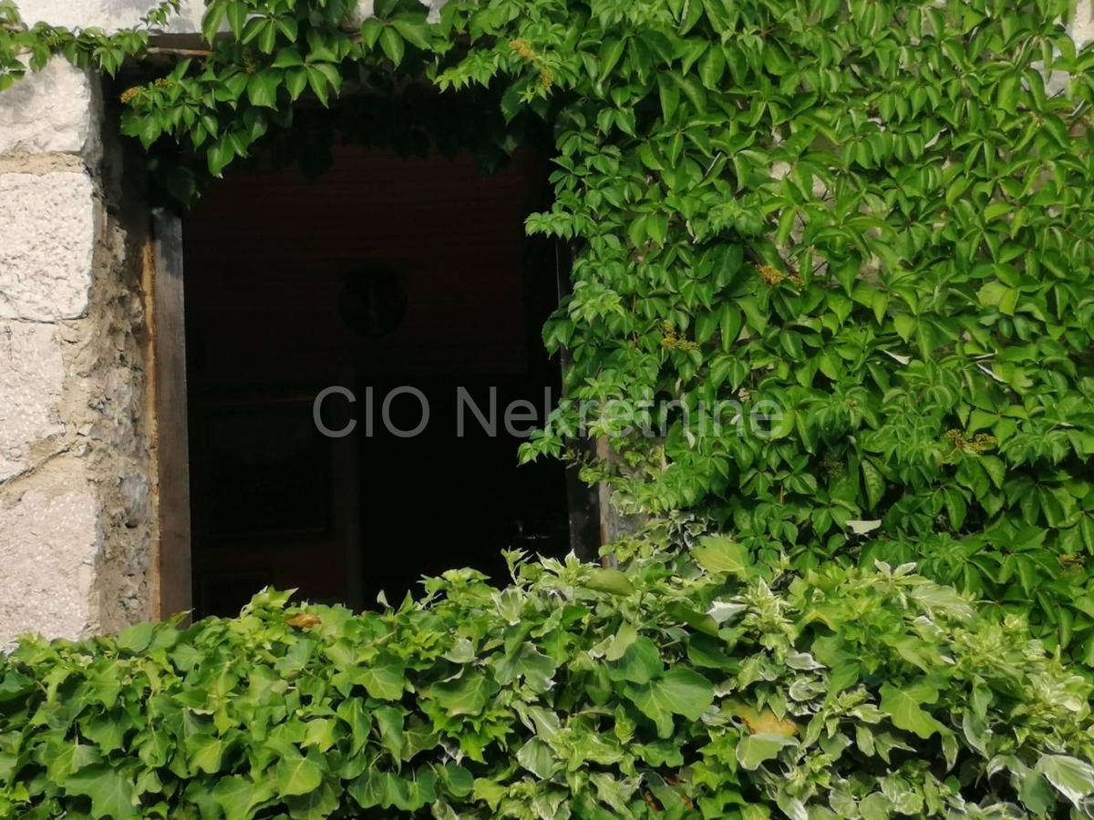 Dom Na predaj - SPLITSKO-DALMATINSKA LOVREĆ